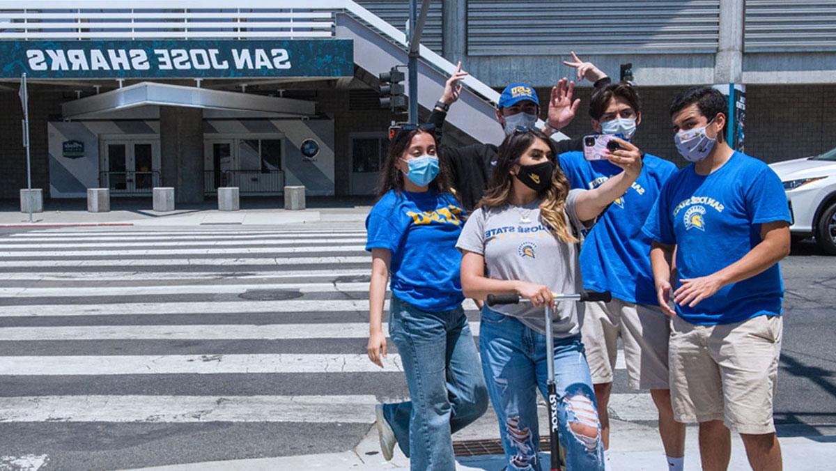 Students taking a photo at the Shark Tank in the SAP center.